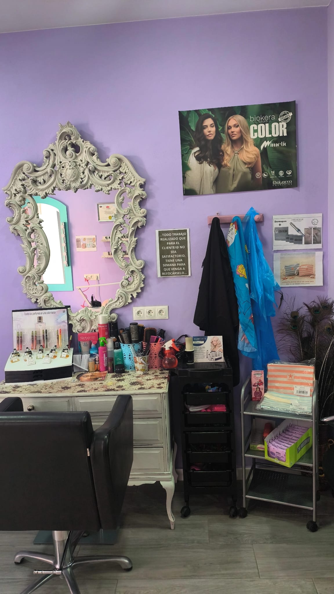 Tocador y zona de productos de New Essence MR